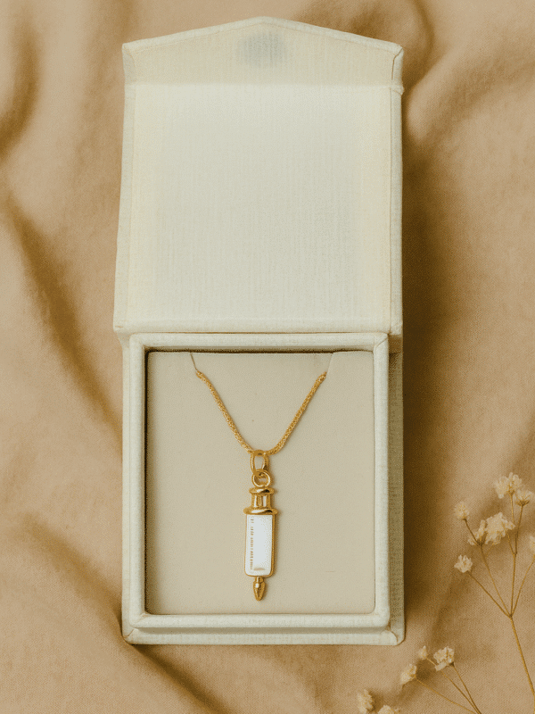 Injection shaped necklace for do tors