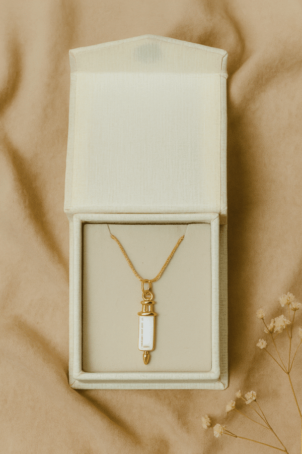 Injection shaped necklace for do tors